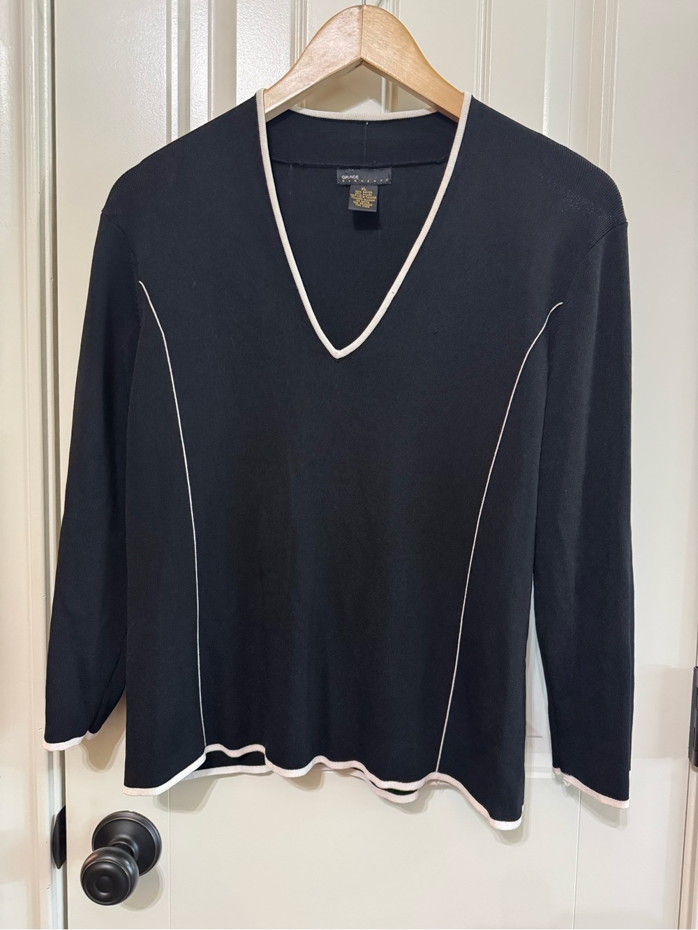 Grace Elements Black Knit V-Neck Sweater White Contrast Piping Trim Size XL